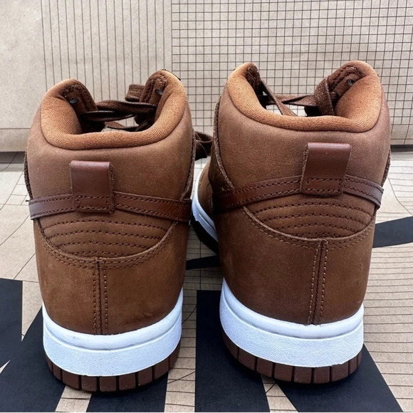 W Nike Dunk High PRM MF Suede Brown/White - Picture 6 of 11